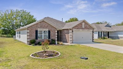 14410 N 73rd Avenue E, House other with 3 bedrooms, 2 bathrooms and null parking in Collinsville OK | Image 2