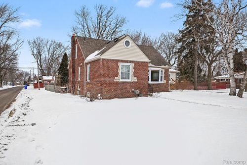 16621 Admiral, Fraser, MI, 48026-3205 | Card Image