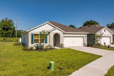 6358 Sanders Grove Circle, House other with 3 bedrooms, 2 bathrooms and null parking in Okahumpka FL | Image 2