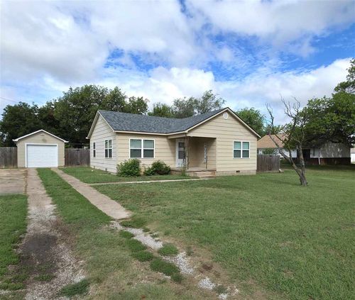 1111 N 13th St, PERRY, OK, 73077-3032 | Card Image