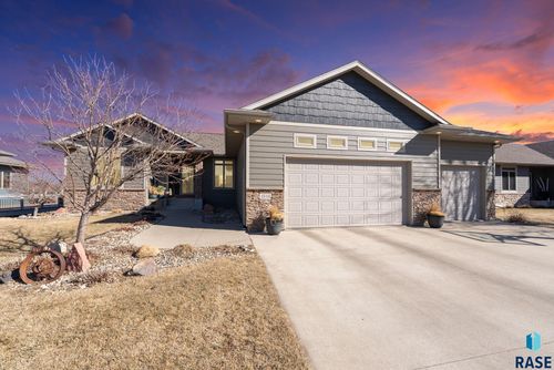 1516 S Kinderhook Ave, Sioux Falls, SD, 57106-5410 | Card Image