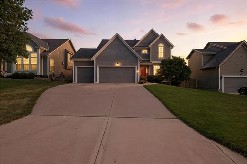5825 Millbrook St, Shawnee, KS, 66218-8405 | Card Image