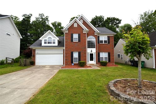 5842 Shining Oak Ln, Charlotte, NC, 28269-0003 | Card Image