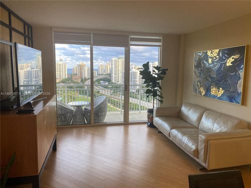 apt-2515-19501 W Country Club Dr, Aventura, FL, 33180-2483 | Card Image