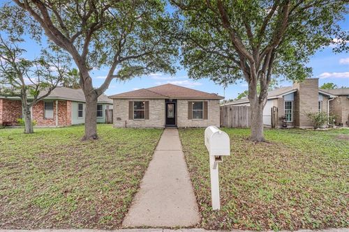 109 Misty Ln, Aransas Pass, TX, 78336-2117 | Card Image