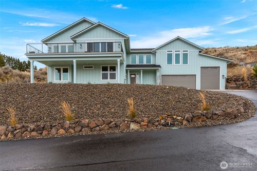 2053 Broadcrest Ct, Wenatchee, WA, 98801-8216 | Card Image