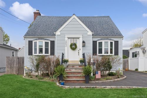 2452 Woodland Ave, Wantagh, NY, 11793-4422 | Card Image