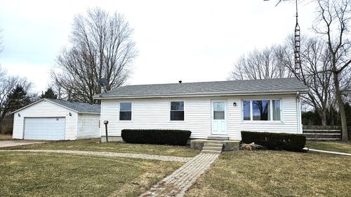 221 10th Ave, Kingston, IL, 60145-8458 | Card Image
