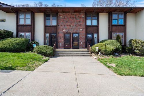 10-10 Sycamore Ct, Selden, NY, 11784-3928 | Card Image