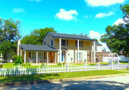 1408 S China St, Brady, TX, 76825-6544 | Card Image