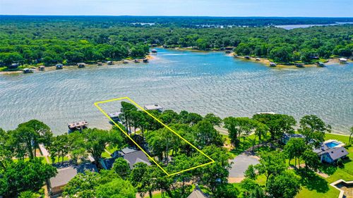 113 Crestwood Cir, Enchanted Oaks, TX, 75156-9008 | Card Image