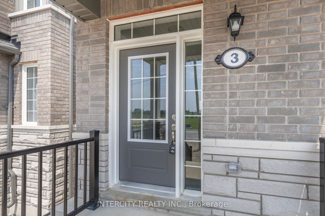 3 Avalon Dr, House attached with 3 bedrooms, 3 bathrooms and 1 parking in Wasaga Beach ON | Image 4