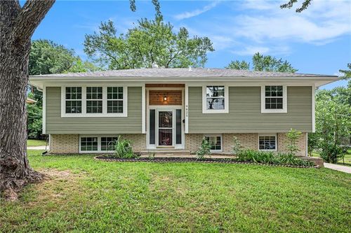 9825 Drury Ave, Kansas City, MO, 64137-1373 | Card Image
