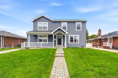 105 Wadsworth Ave, Levittown, NY, 11756-5730 | Card Image
