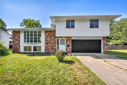 501 Button Rd, Bedford, OH, 44146-3447 | Card Image