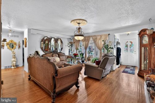 6025 Forrest Ave, PENNSAUKEN, NJ, 08110-3503 | Card Image