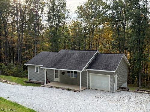 8020 Arbon Dr, Millersburg, OH, 44654-9573 | Card Image