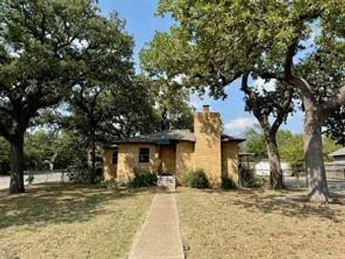 201 E 3rd St, Weatherford, TX, 76086-2111 | Card Image