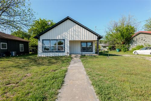 228 W Archer St, Jacksboro, TX, 76458-1744 | Card Image