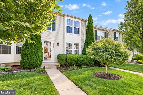 9055 Falcon Glen Ct, BRISTOW, VA, 20136-5737 | Card Image