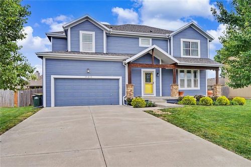 10208 Theden Cir, Lenexa, KS, 66220-2696 | Card Image