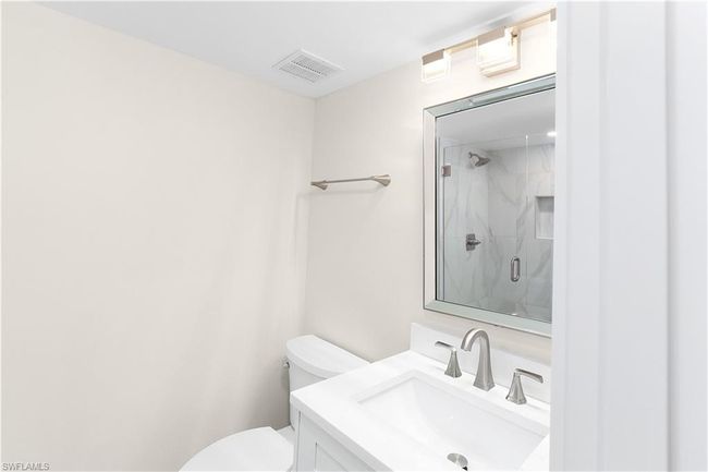 APT-104 - 57 High Point Cir W, Condo with 2 bedrooms, 2 bathrooms and 1 parking in NAPLES FL | Image 21