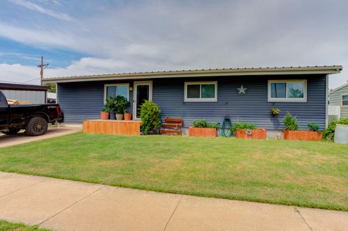107 N Jaycee Ave, Denver City, TX, 79323-3325 | Card Image