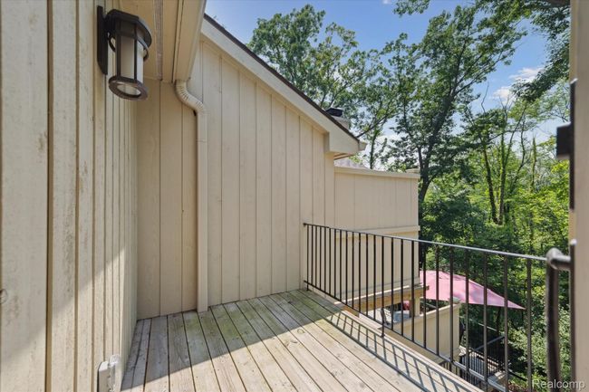 43-1105-Ivyglen-Cir-Bloomfield-Hills-MI-48304-WindowStill-50.jpg | Image 40