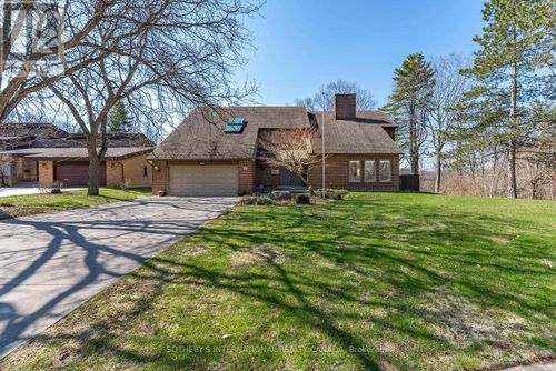 20 Ridgeview Court, Hamilton (Ancaster), ON, L9G3X9 | Card Image