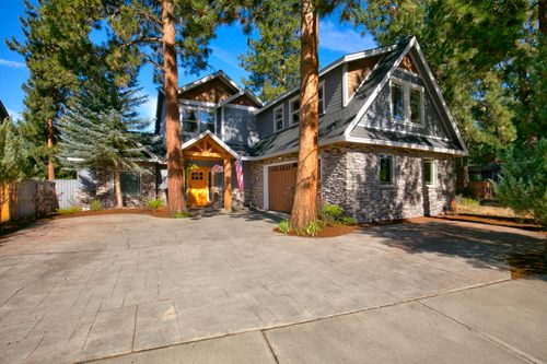 60829 Yellow Leaf St, Bend, OR, 97702-9353 | Card Image