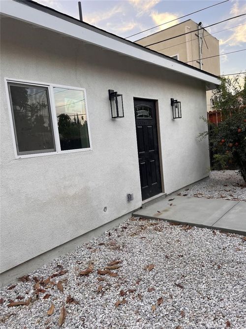 20517 Gault St, Winnetka, CA, 91306-3424 | Card Image