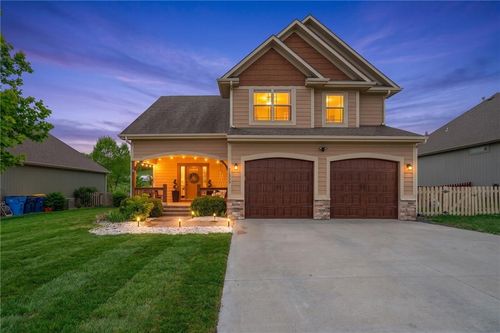 22359 W Cedar St, Tonganoxie, KS, 66086-4500 | Card Image