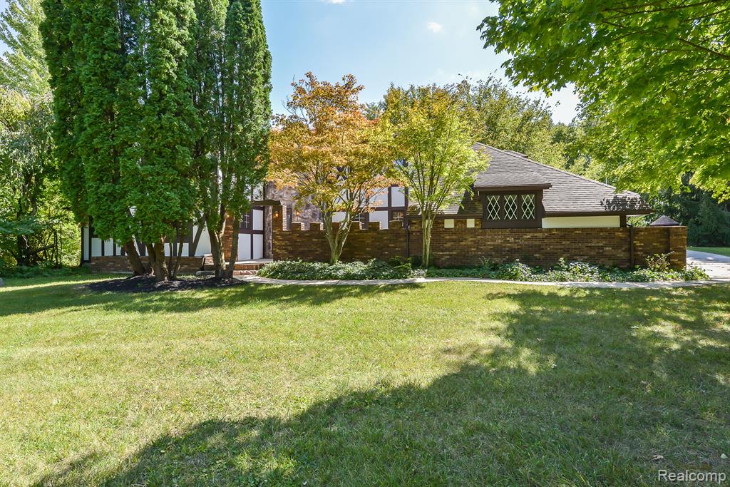Lutz Dr, Milan, MI 48160 #1