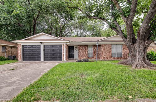 648 Sue Ann Ln, Burleson, TX, 76028-6536 | Card Image
