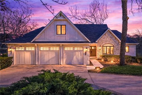 8111 Nw Hillside Dr, Weatherby Lake, MO, 64152-1628 | Card Image