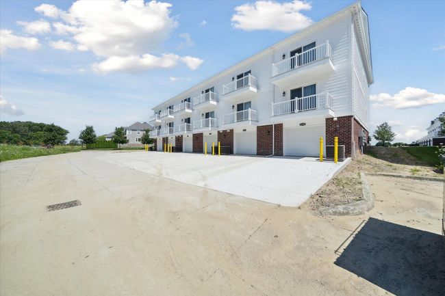 53612 Springdale St, Condo with 2 bedrooms, 3 bathrooms and null parking in Macomb MI | Image 34