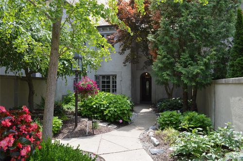 5467 Bristol Parke Dr, Clarkston, MI, 48348-4801 | Card Image