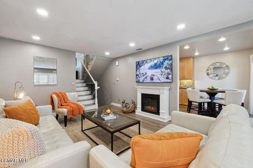 1302 Alessandro Dr, Newbury Park, CA, 91320-3512 | Card Image