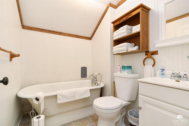 301 E Main St, House other with 4 bedrooms, 2 bathrooms and null parking in Council Grove KS | Image 20