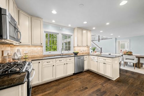 32 Lancaster Ln, Lincolnshire, IL, 60069-3126 | Card Image