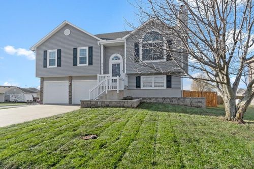 405 Sunny Ln, Raymore, MO, 64083-8555 | Card Image