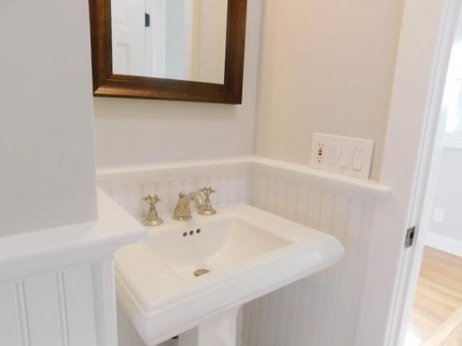 lavatory main level | Image 6