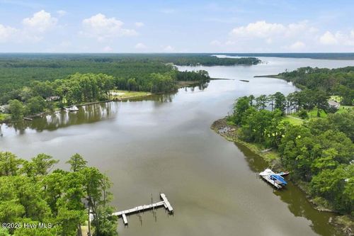 102 Cummins Creek Rd, Beaufort, NC, 28516-9551 | Card Image