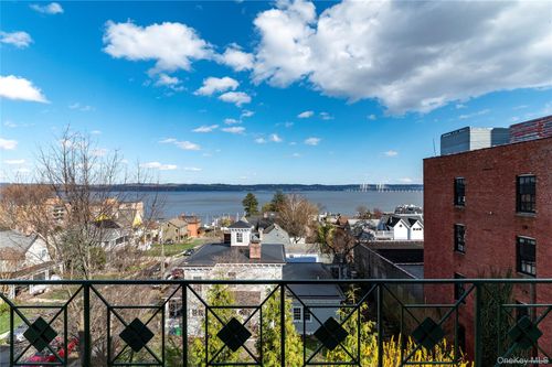 4b-51 N Broadway, Nyack, NY, 10960-2639 | Card Image