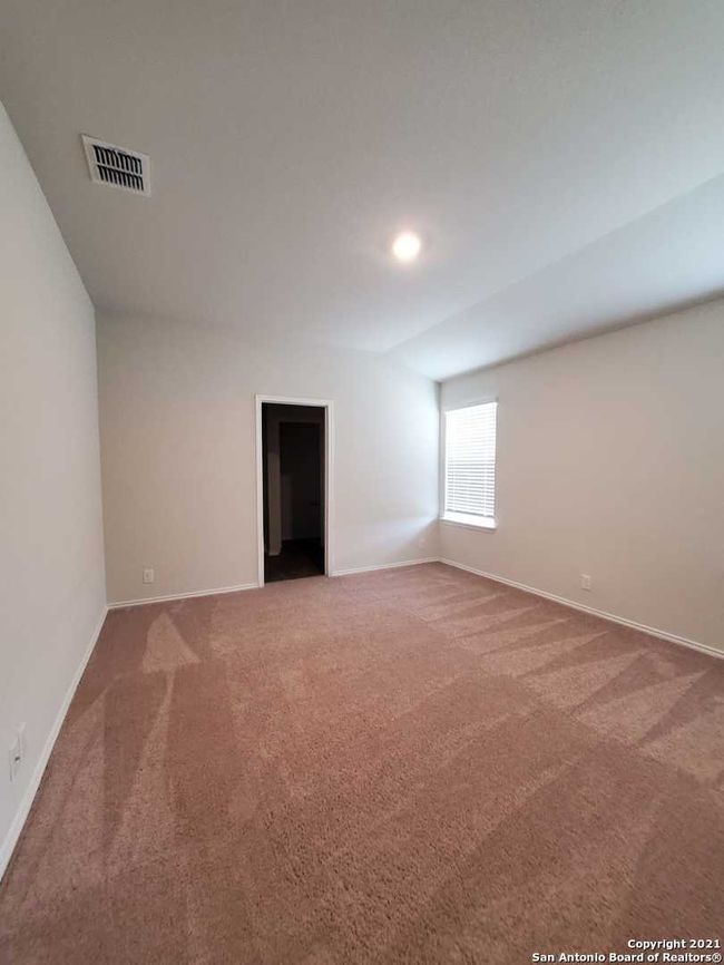 153 Middle Green Loop, House other with 3 bedrooms, 2 bathrooms and null parking in Floresville TX | Image 5