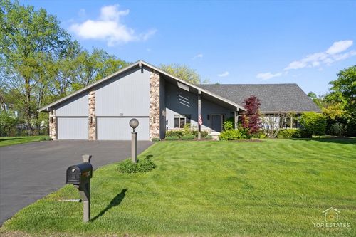 203 Royal Ct, Prospect Heights, IL, 60070-1434 | Card Image