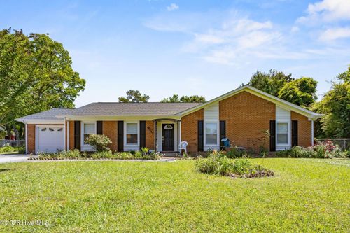 102 Greenbriar Dr, Jacksonville, NC, 28546-7205 | Card Image