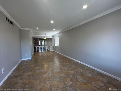 38968 Harrison Dr, Sterling Heights, MI, 48310-3207 | Card Image