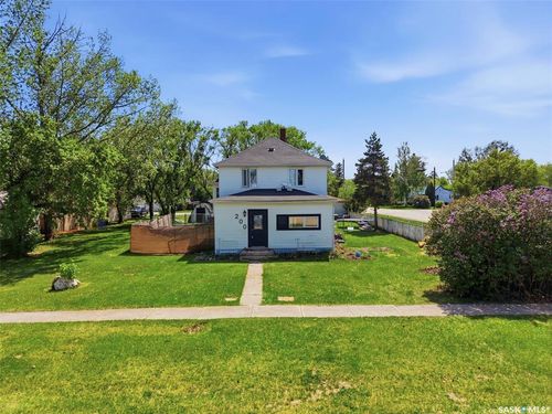 200 1st St, Dundurn, SK, S0K1K0 | Card Image