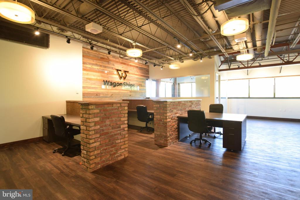 Commercial Lease in STERLING 3